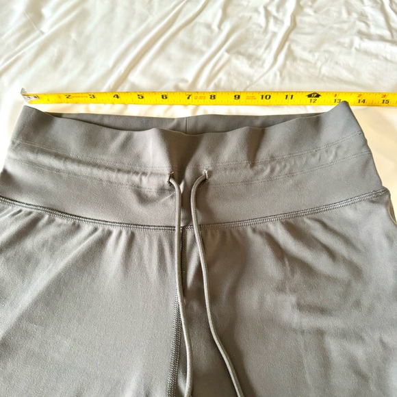 Vuori Daily Wideleg Full length Pants, Olive Green, Medium - Picture 7 of 9